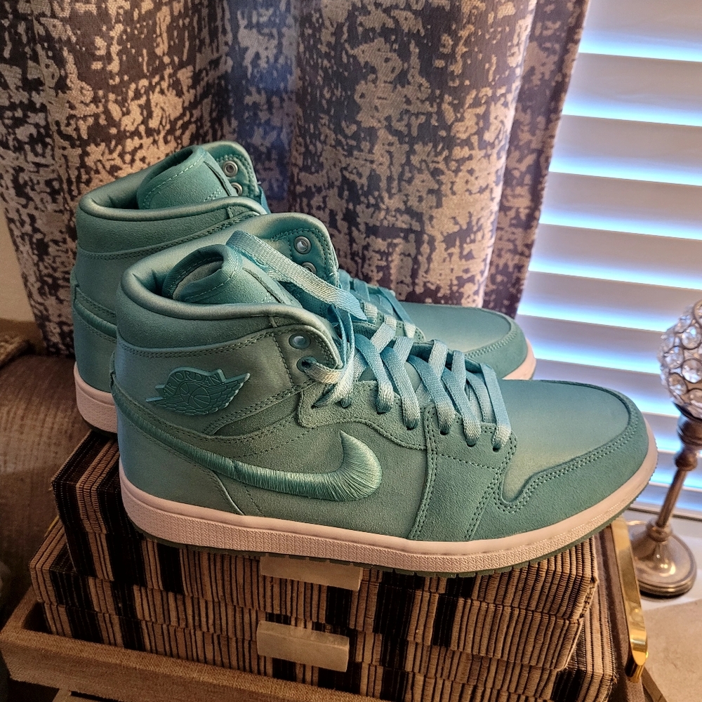 Jordan 1 Season of Her Mint Foam